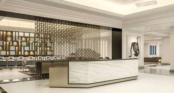 シカゴのフォーシーズンズ・ホテルの白い内装。