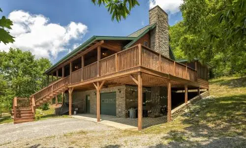 晴れた日のカーボンデール、プレミア・キャビンの外観