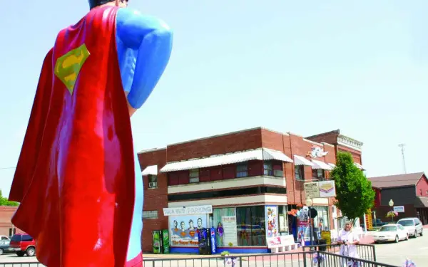 スーパーマン像復活