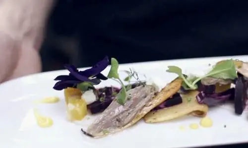 ブルーミントンのエピファニー・ファームでの一皿