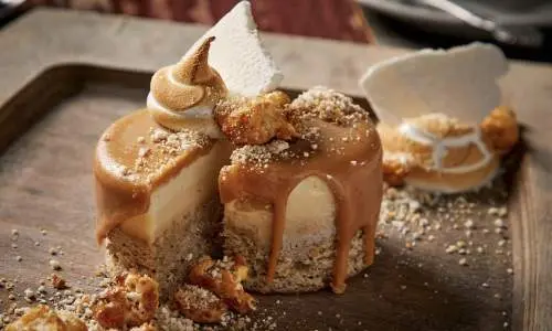 ファイアフライ・グリルの皿の上のデザート