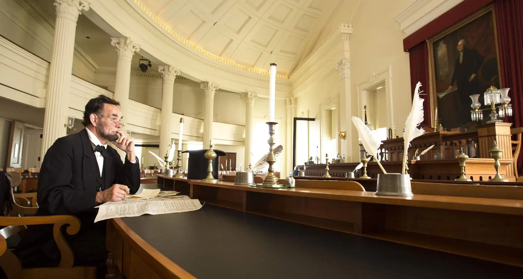 エイブラハム・リンカーンの俳優が考えている。