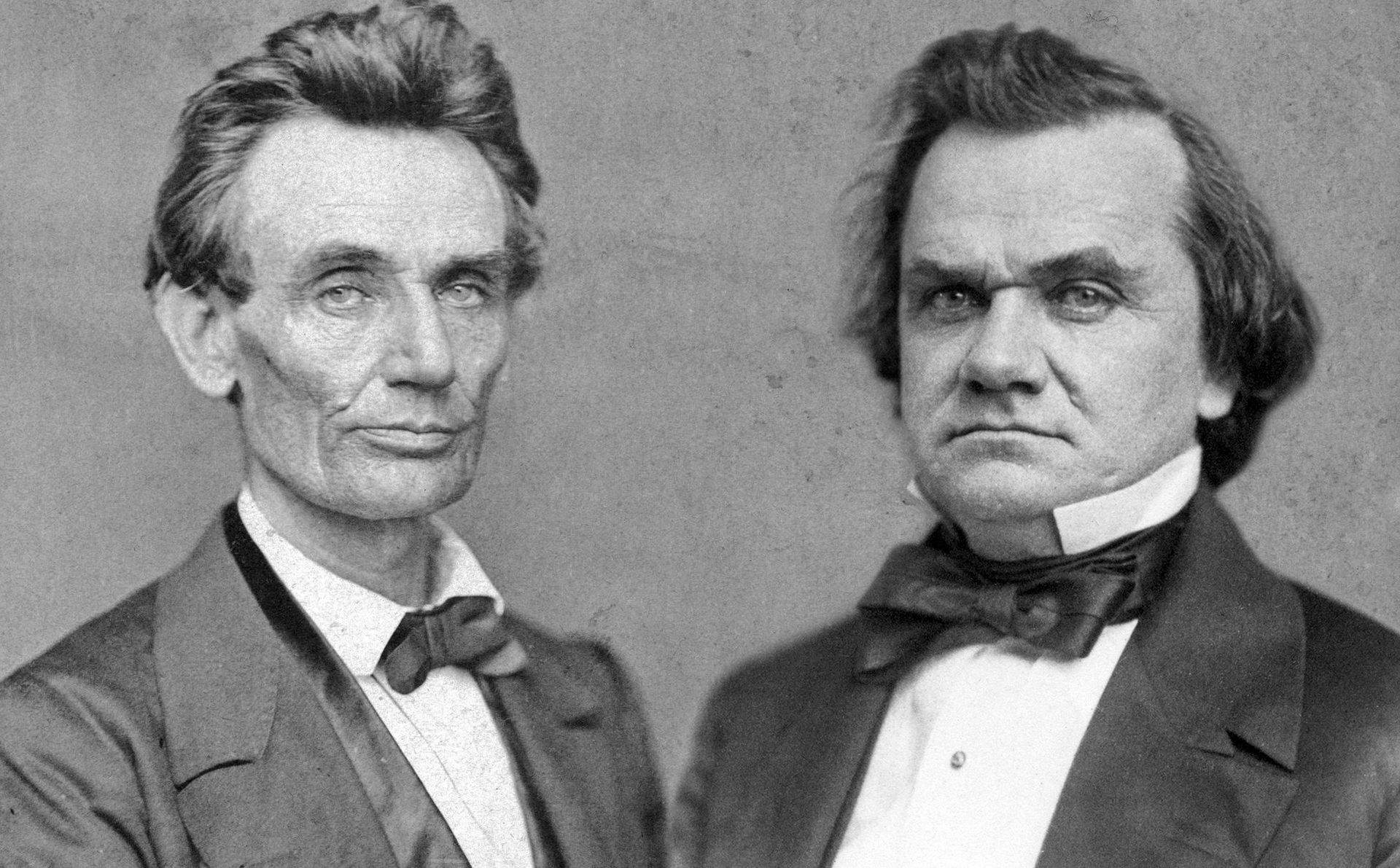 1858年の上院議員選挙におけるエイブラハム・リンカーンとスティーブン・ダグラスの歴史的な白黒ポートレート。