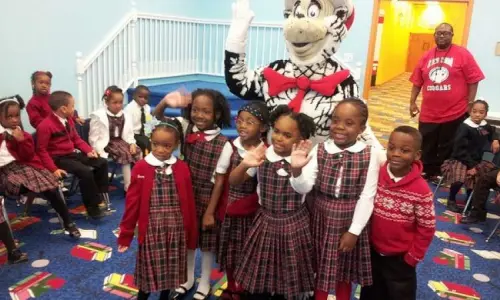 部屋の中の子供たち