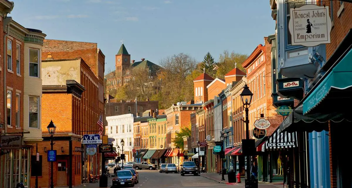 ガレナの歴史的なメイン・ストリートに並ぶ建物