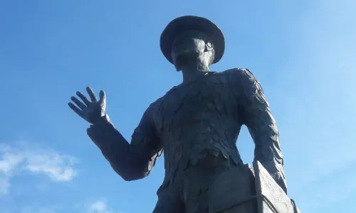 北方民族大移動を象徴するモニュメント