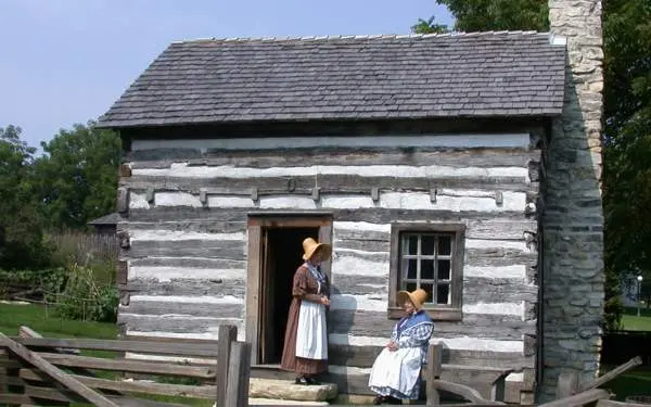 古い山小屋の家