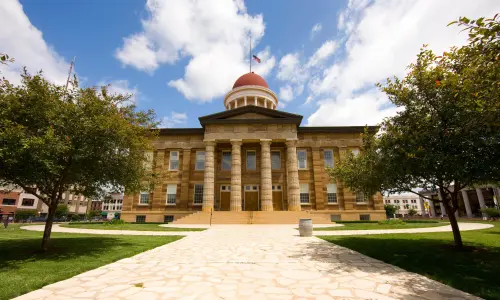 古いスタイルの大きな建物