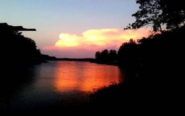 エジプト湖に沈む夕日