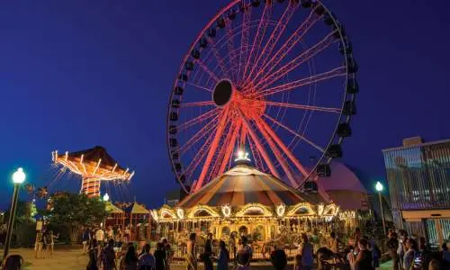 ライトアップされた観覧車