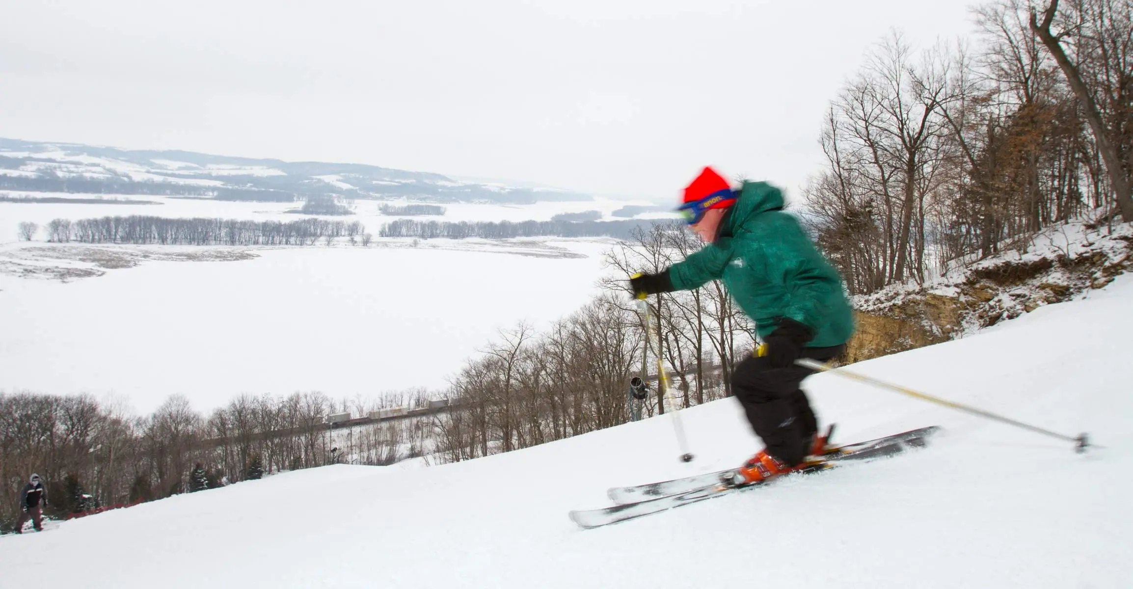 スキーをしている人 