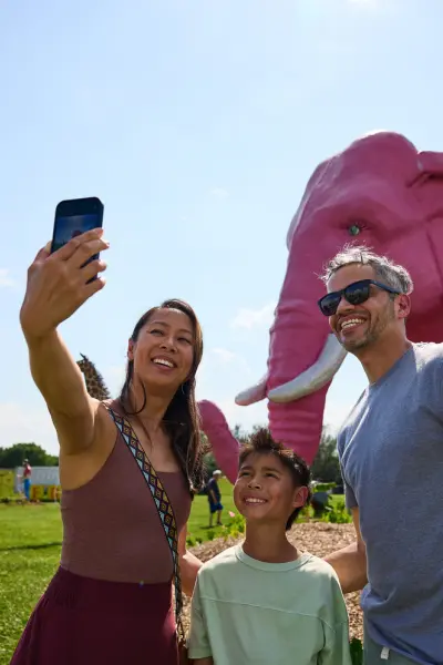 ピンク・エレファント・アンティーク・モール
