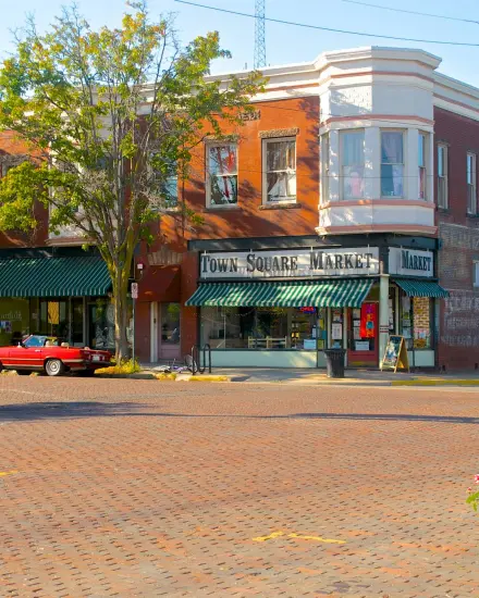 通りの角にある店