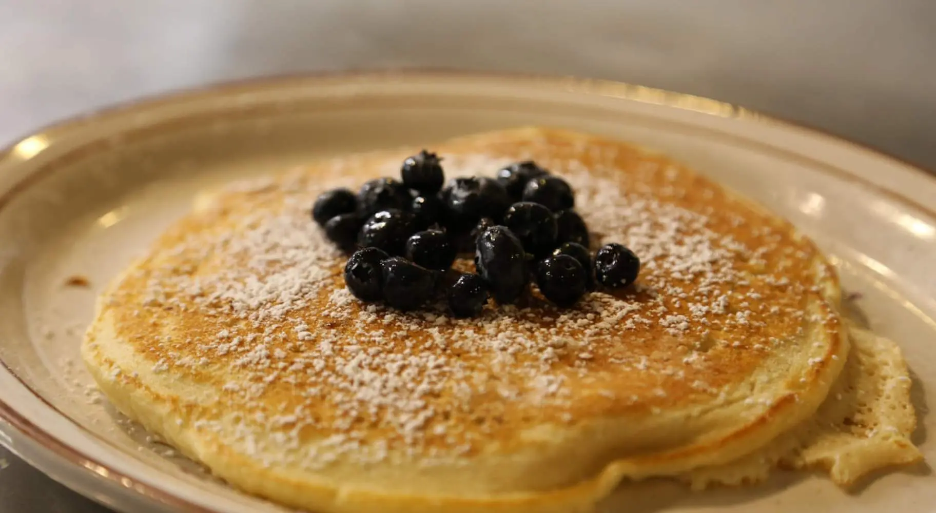 シャンペーン・アーバナの人気朝食スポットのパンケーキ・プレート。